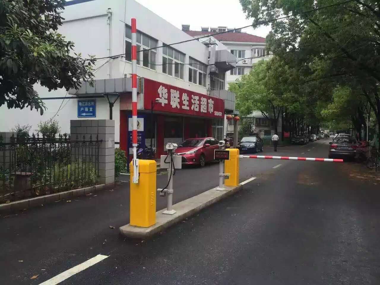 停车场系统包括什么设备